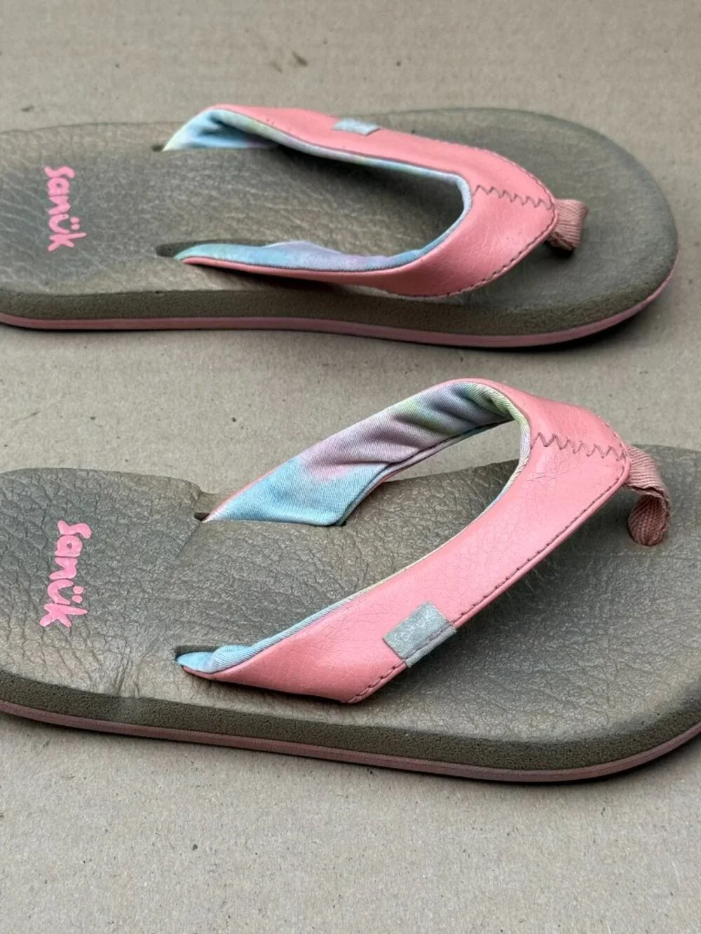 Sanuk kids Pink Tie-Dye Flip Flop Sandals Size 11-12 Used Condition